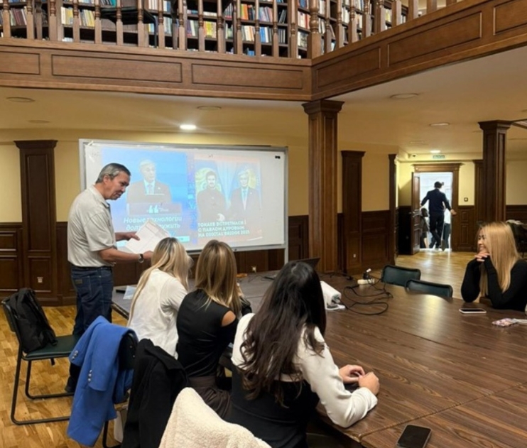 Гостевая лекция «DIGITAL BRIDGE 2025 – ASTANA: GENERATIVE NATION» прошла в ВШП «Әділет» при КазНУ им. аль-Фараби